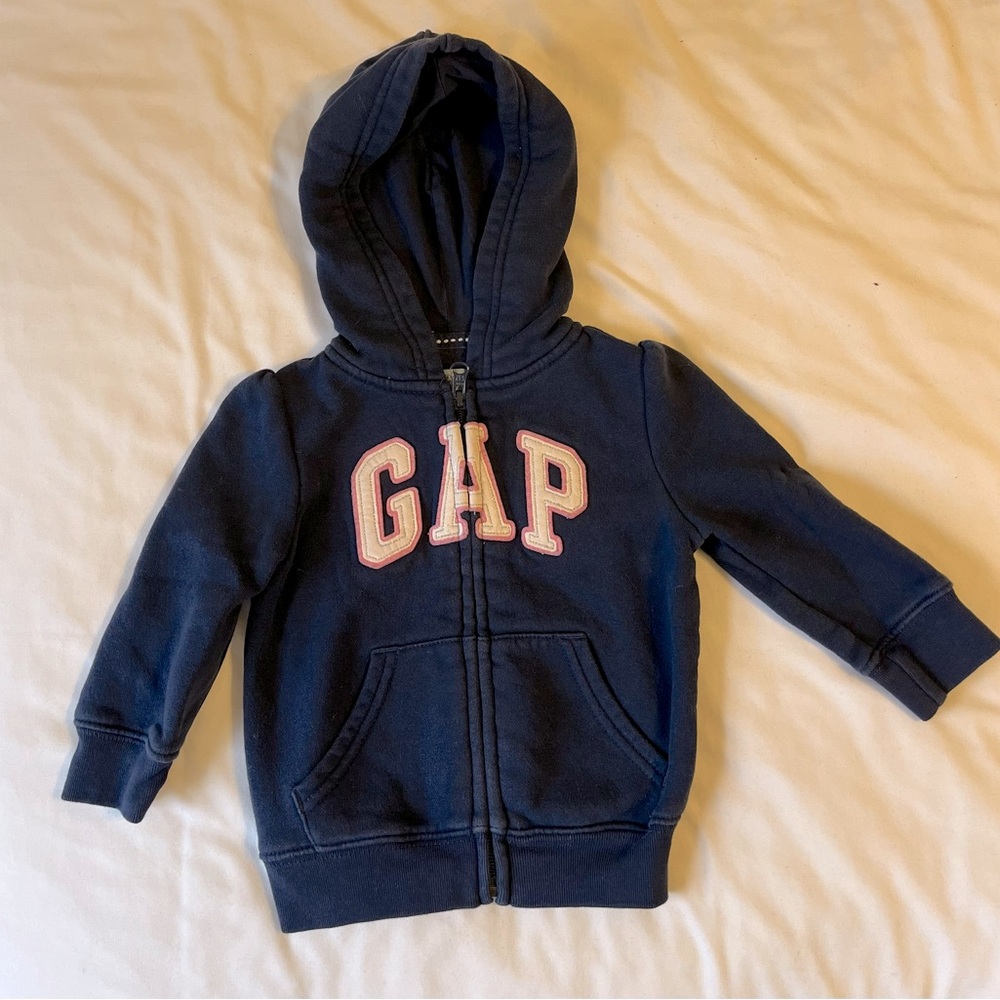 Gap kids hoodie
Size 12-18 month 
Navy